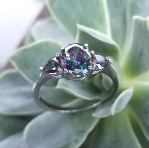 {Love Surrounds Ring} .925 Sterling Silver R.TPZ